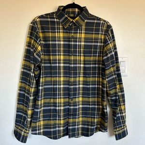 Banana Republic Men’s S Ultra Soft Flannel Untucked Standard Fit Shirt